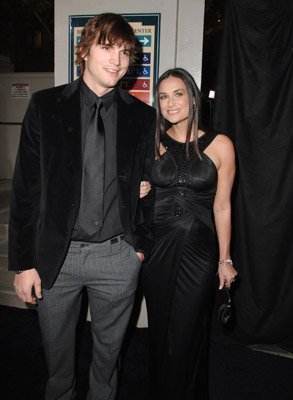 Фото - Эштон Кутчер: 293x400 / 22 Кб