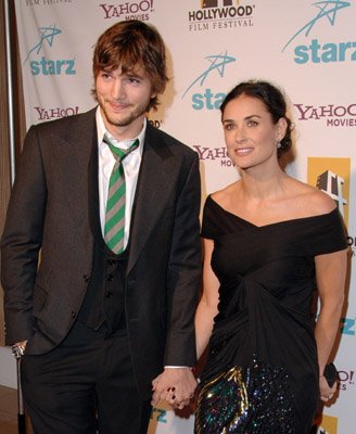 Фото - Эштон Кутчер: 328x400 / 31 Кб