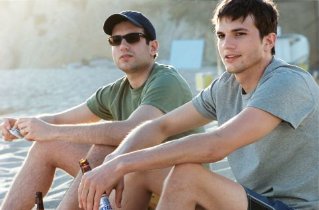 Фото - Эштон Кутчер: 319x210 / 17 Кб