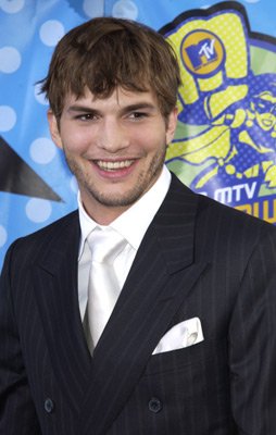 Фото - Эштон Кутчер: 254x400 / 23 Кб