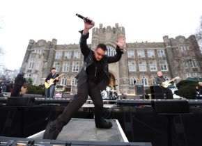 Фото - Боно: 290x210 / 16 Кб