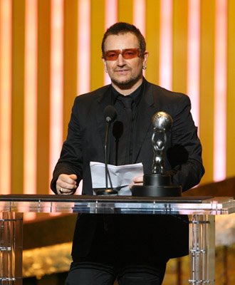 Фото - Боно: 330x400 / 28 Кб