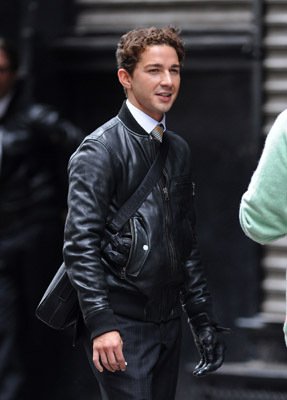 Фото - Шайа ЛаБаф: 287x400 / 20 Кб