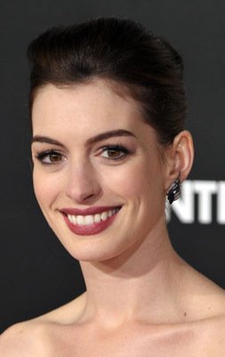 Фото - Энн Хэтэуэй: 253x400 / 15 Кб