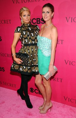 Фото - Пэрис Хилтон: 256x400 / 24 Кб