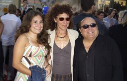 Фото - Ри Перлман: 255x163 / 13 Кб