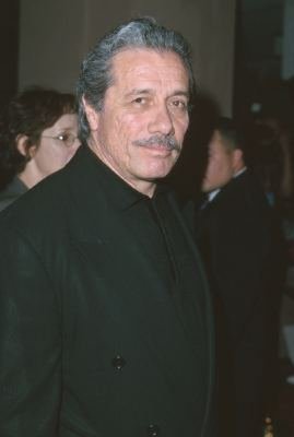 Фото - Эдвард Джеймс Олмос: 269x400 / 11 Кб