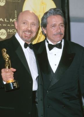 Фото - Эдвард Джеймс Олмос: 289x400 / 18 Кб