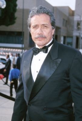 Фото - Эдвард Джеймс Олмос: 271x400 / 17 Кб