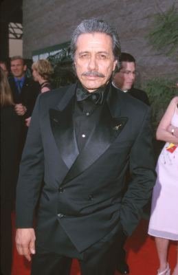 Фото - Эдвард Джеймс Олмос: 259x400 / 16 Кб