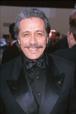 Фото - Эдвард Джеймс Олмос: 268x400 / 15 Кб