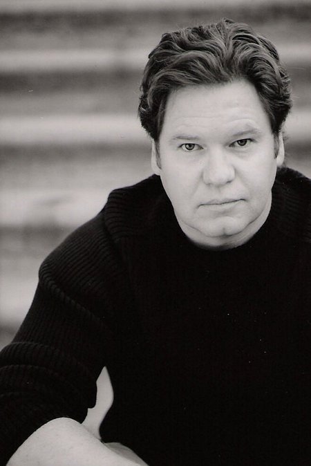 Фото - Джон Бишоп: 450x674 / 38 Кб