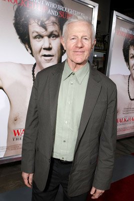 Фото - Рэймонд Дж. Бэрри: 267x400 / 24 Кб