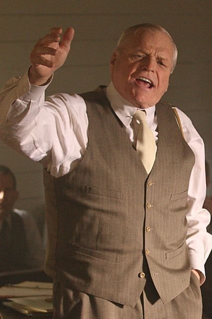 Фото - Брайан Деннехи: 427x640 / 44 Кб