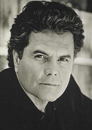 Фото - Эфрэйн Фигероа: 300x420 / 26 Кб