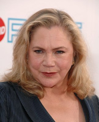 Фото - Кэтлин Тернер: 324x400 / 23 Кб