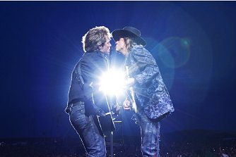 Фото - Джон Бон Джови: 334x223 / 14 Кб