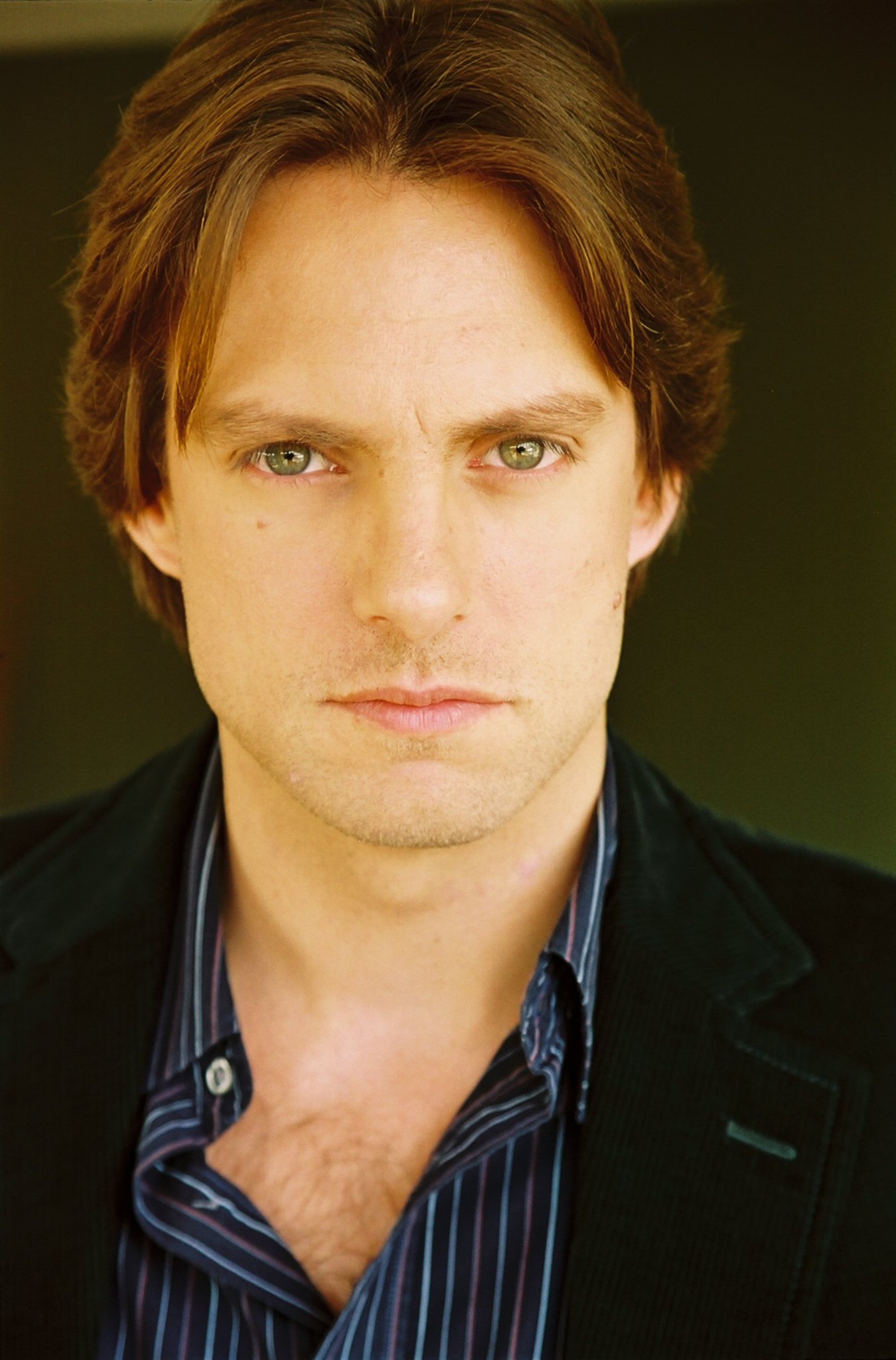 Фото - Николас Айронс: 1350x2048 / 282 Кб