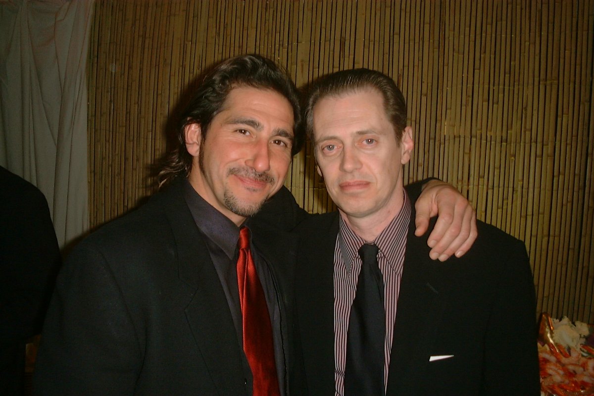 Фото - Пол Карафотес: 1200x800 / 154 Кб