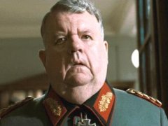 Фото - Иэн МакНис: 240x180 / 10 Кб