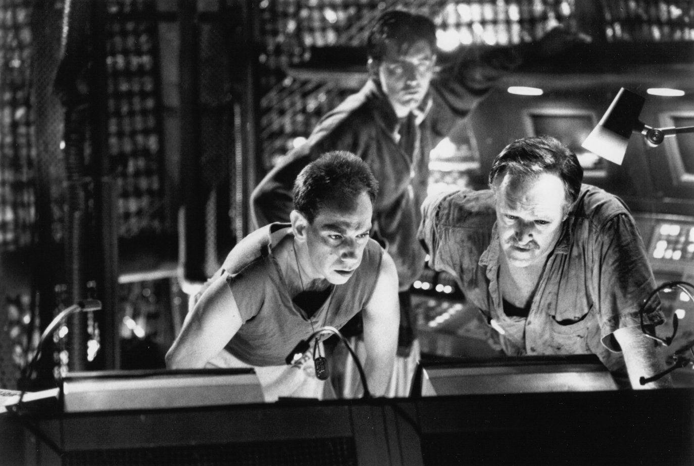 Фото - Мигель Феррер: 1374x922 / 188 Кб