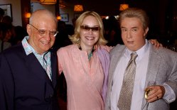 Фото - Шэрон Стоун: 249x155 / 11 Кб