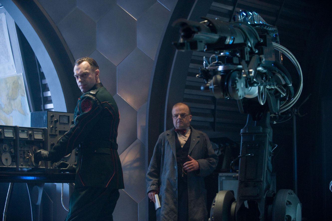 Фото - Хьюго Уивинг: 1331x886 / 148 Кб