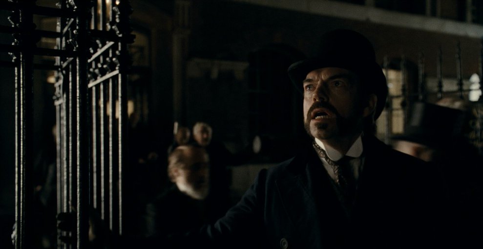 Фото - Хьюго Уивинг: 989x509 / 49 Кб