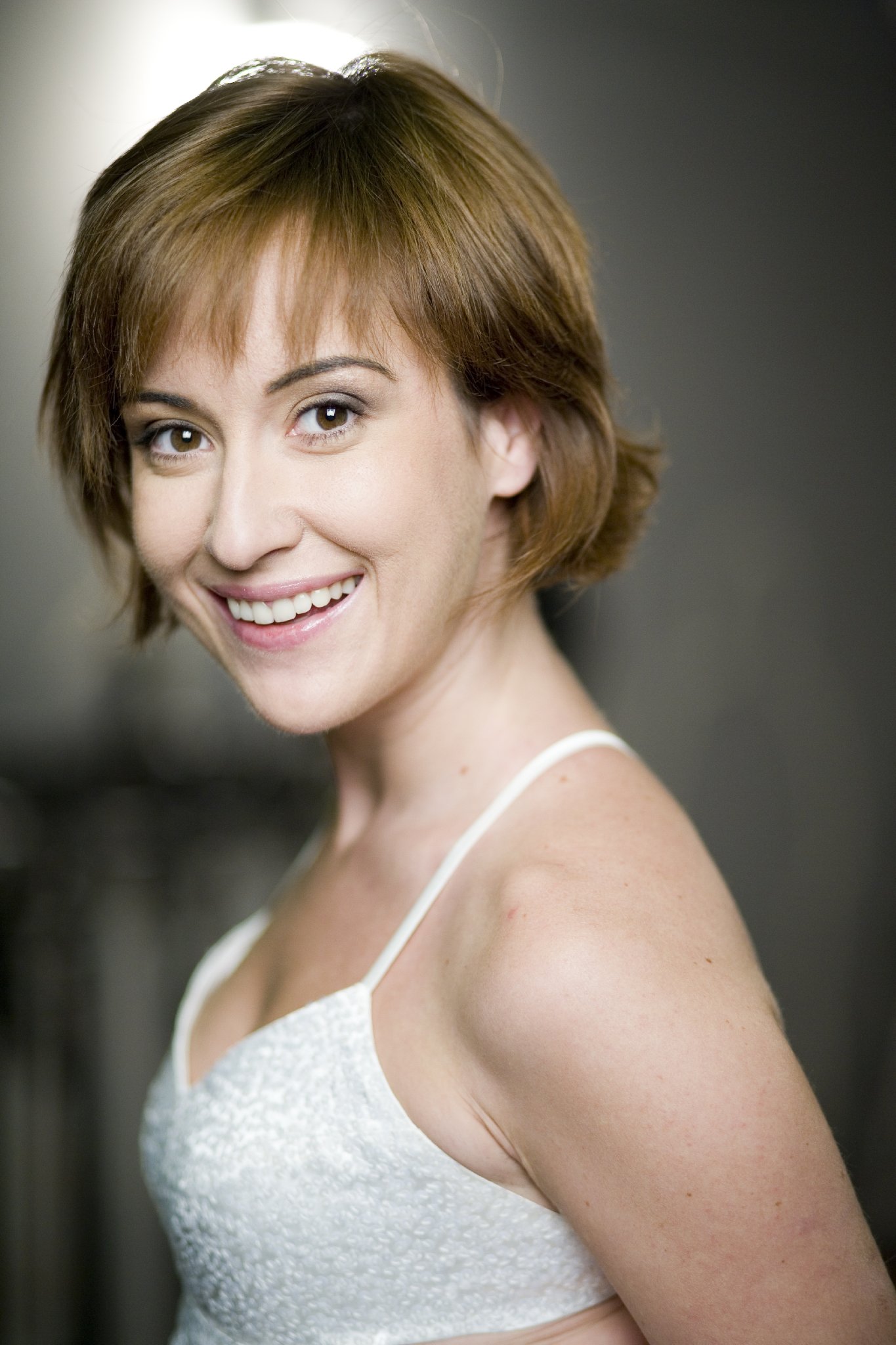 Фото - Меди Маринеску: 1365x2048 / 308 Кб