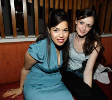 Фото - Америка Феррера: 358x320 / 25 Кб