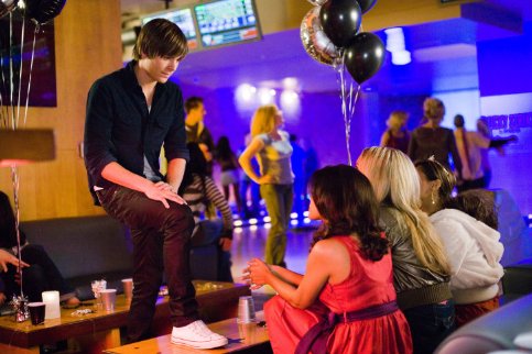 Фото - Зак Эфрон: 483x322 / 44 Кб