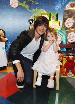 Фото - Зак Эфрон: 289x400 / 34 Кб