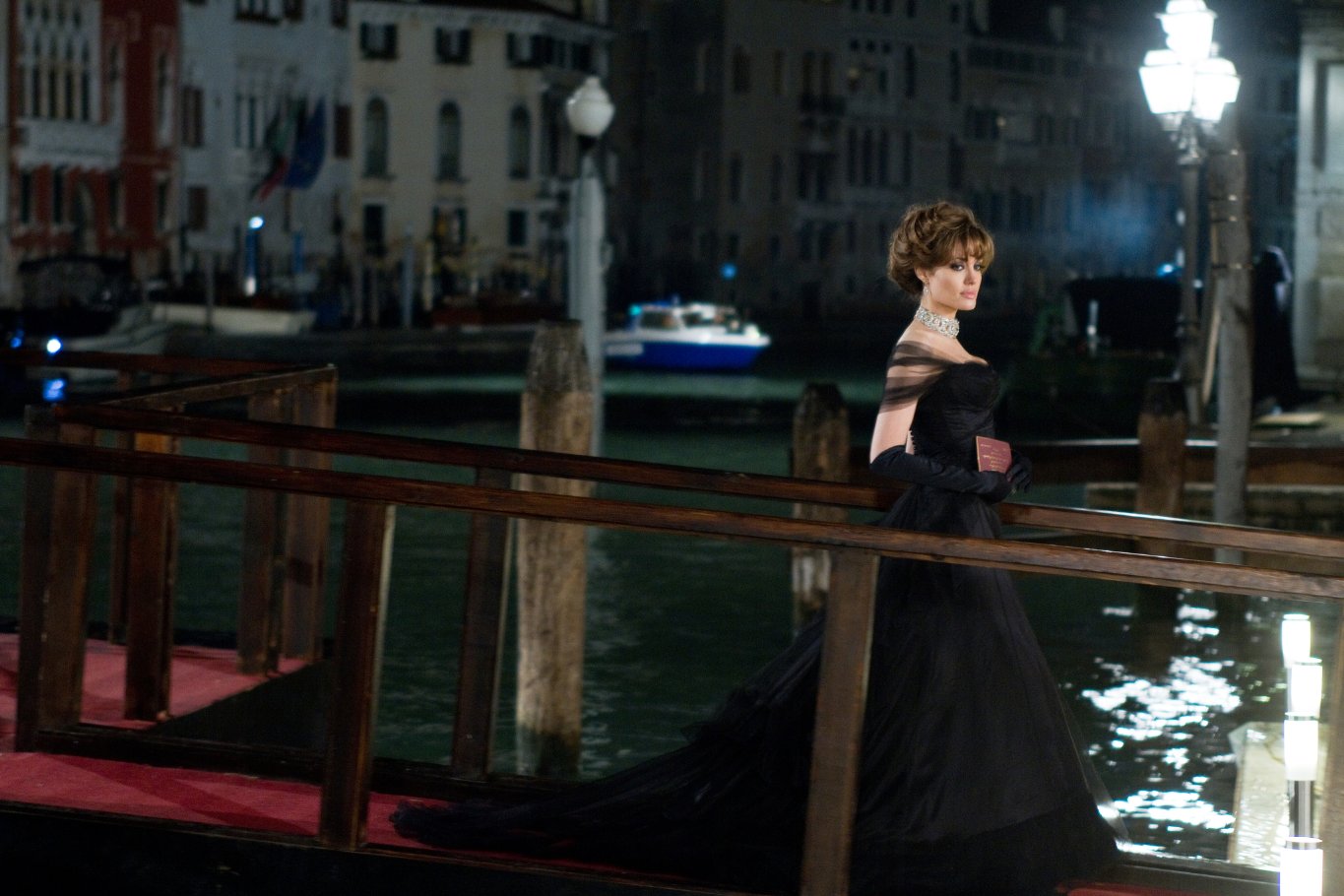 Фото - Анджелина Джоли: 1365x910 / 165 Кб