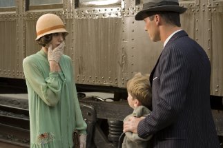 Фото - Анджелина Джоли: 323x215 / 18 Кб