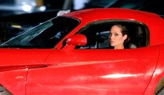 Фото - Анджелина Джоли: 233x136 / 9 Кб