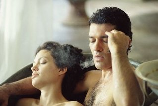 Фото - Анджелина Джоли: 319x214 / 14 Кб