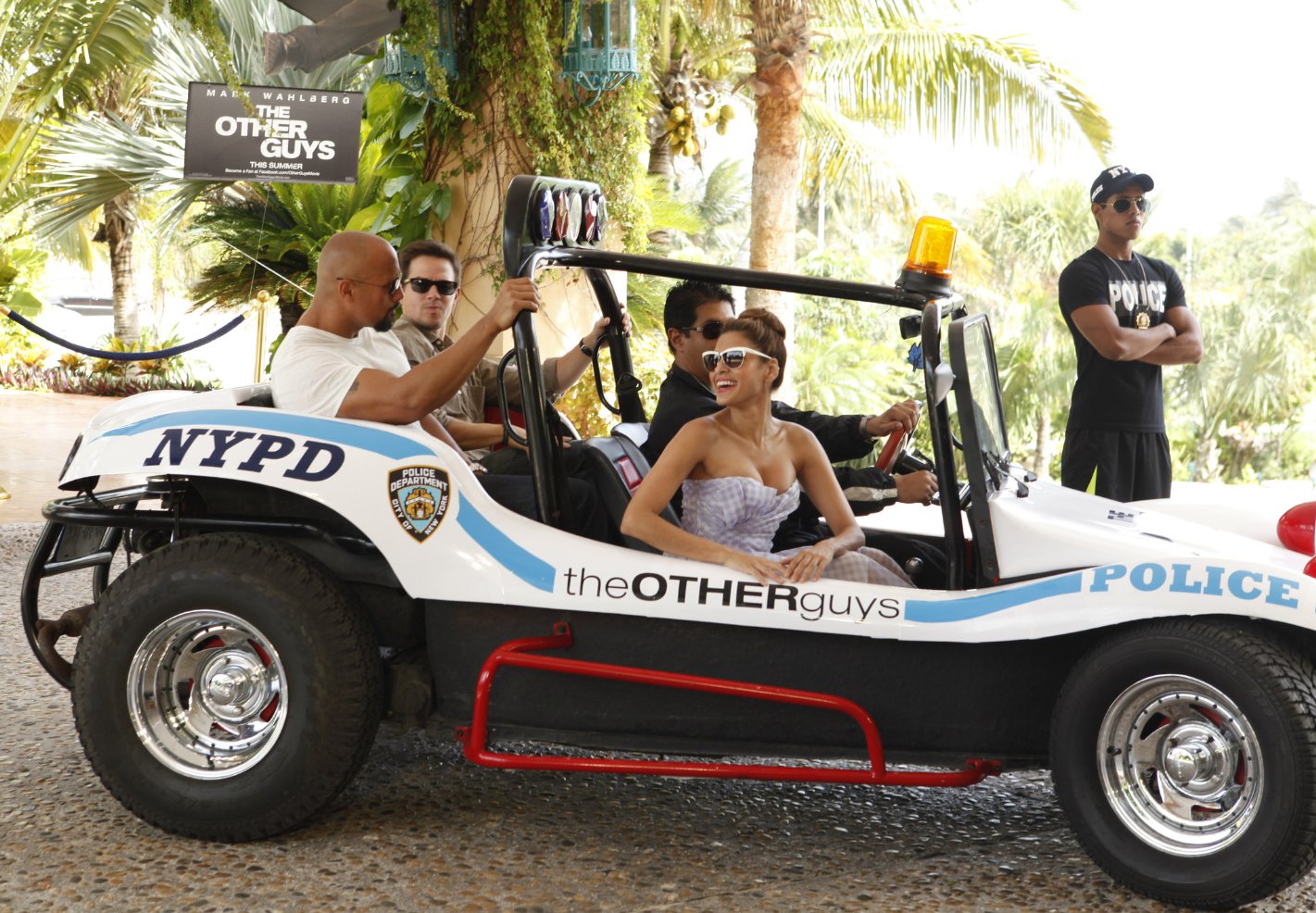 Фото - Ева Мендес: 1421x986 / 312 Кб