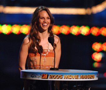 Фото - Хилари Суэнк: 339x287 / 22 Кб