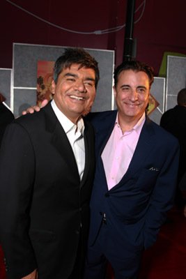 Фото - Джордж Лопес: 267x400 / 17 Кб