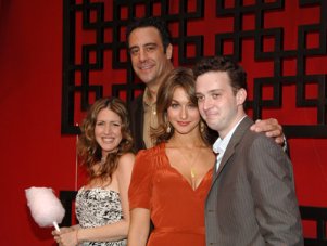 Фото - Джоэли Фишер: 301x227 / 16 Кб