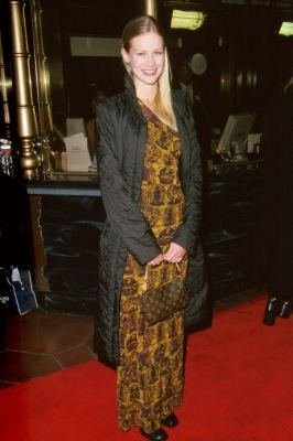 Фото - Дженьюэри Джонс: 266x400 / 21 Кб