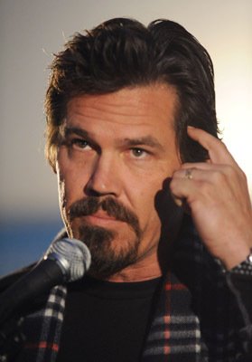 Фото - Джош Бролин: 279x400 / 18 Кб