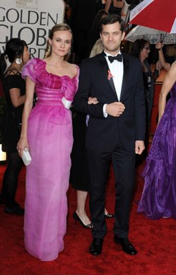 Фото - Джошуа Джексон: 256x400 / 24 Кб