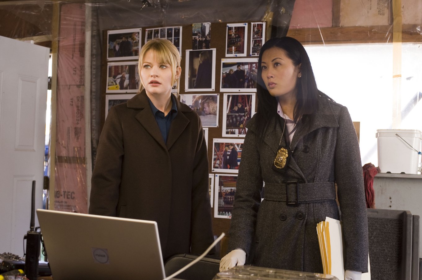 Фото - Эмили де Рэвин: 1362x906 / 174 Кб