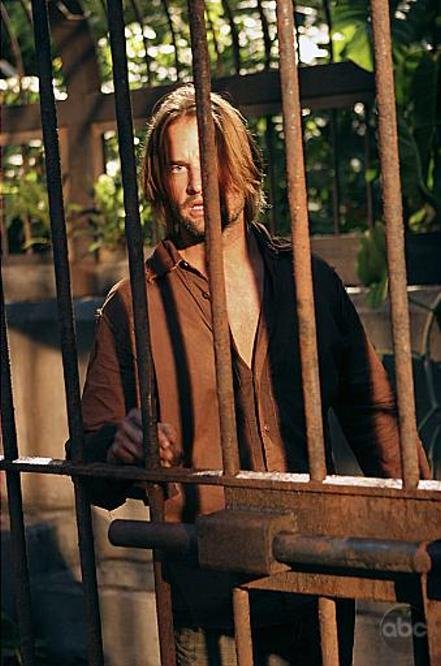 Фото - Джош Холлоуэй: 441x666 / 69 Кб