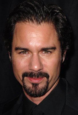 Фото - Эрик МакКормак : 272x400 / 20 Кб