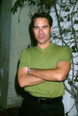 Фото - Эрик МакКормак : 268x400 / 25 Кб