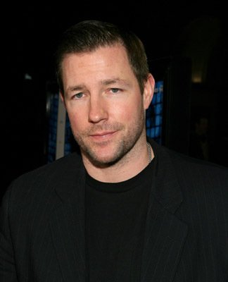 Фото - Эдвард Бернс: 324x400 / 14 Кб