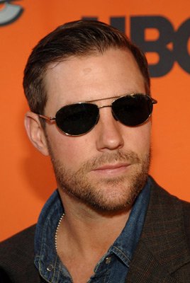 Фото - Эдвард Бернс: 268x400 / 22 Кб