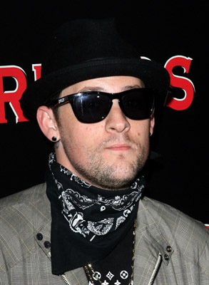 Фото - Джоэл Мэдден: 293x400 / 24 Кб